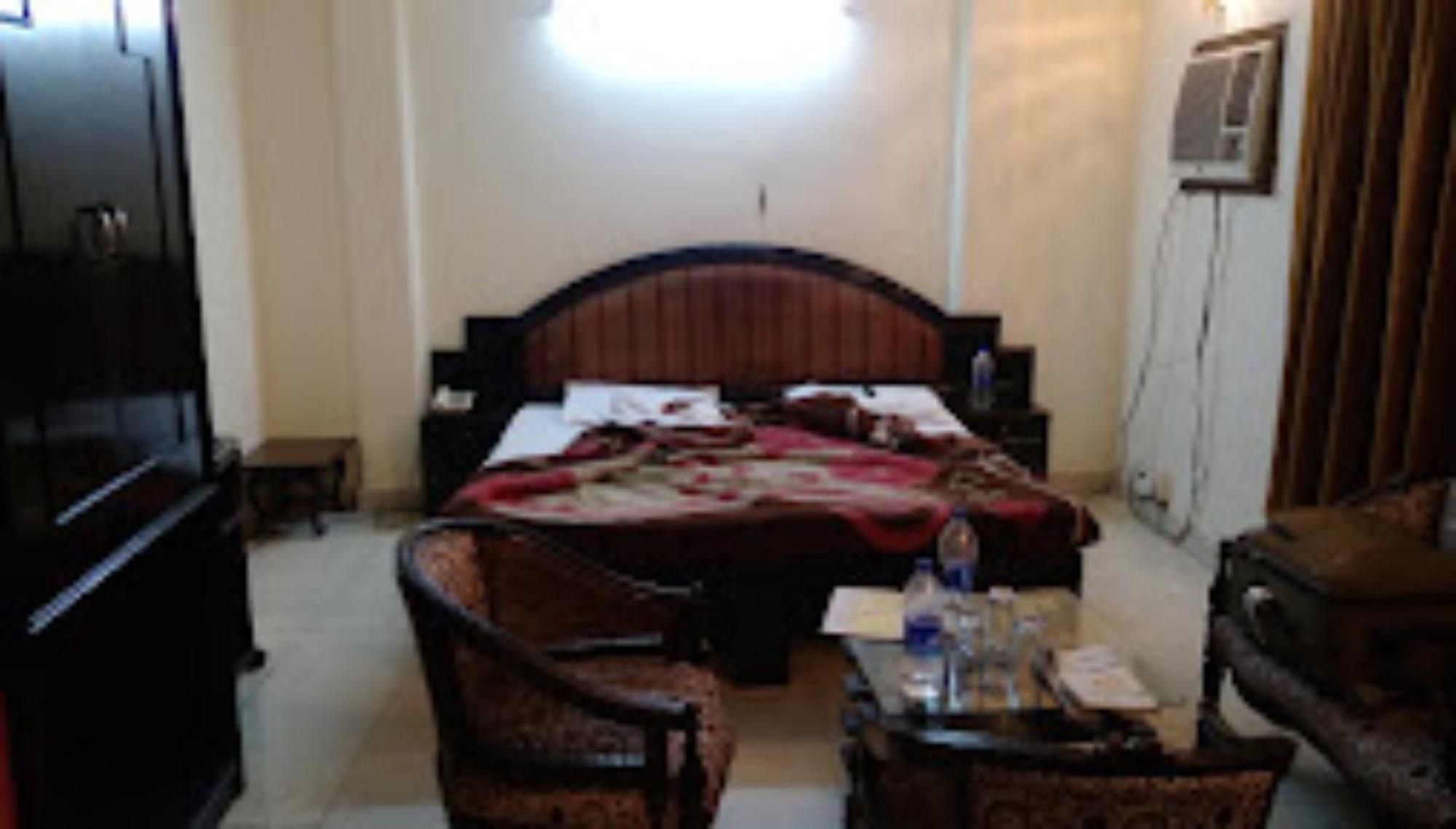 Hotel Punjab , Сахаранпур Екстериор снимка